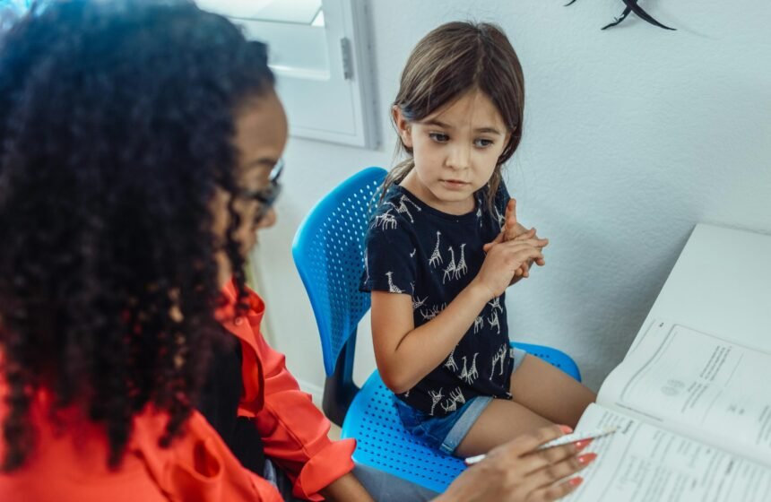 A Importância do Assistente Terapêutico nas Escolas para Alunos Autistas