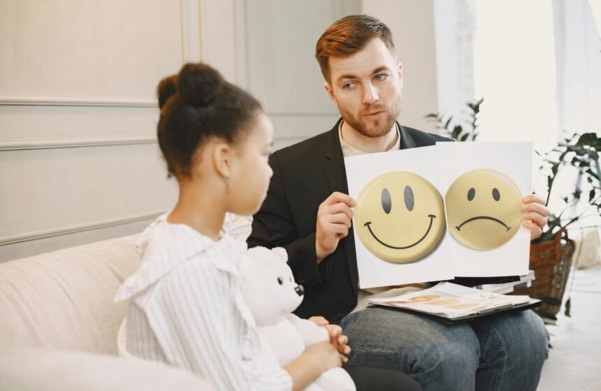 A Importância da Fonoaudiologia no Desenvolvimento da Comunicação Verbal e Não Verbal de Pessoas Autistas
