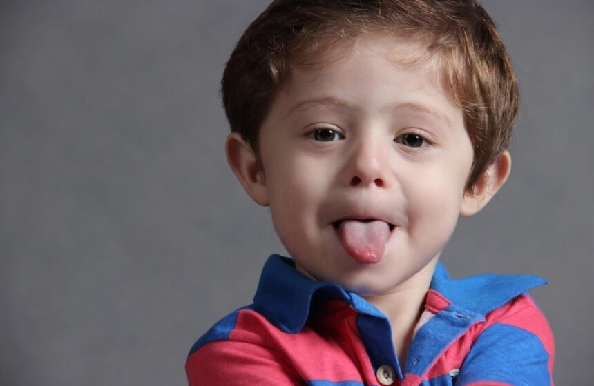 Comportamentos desafiadores no autismo: compreendendo além da aparência