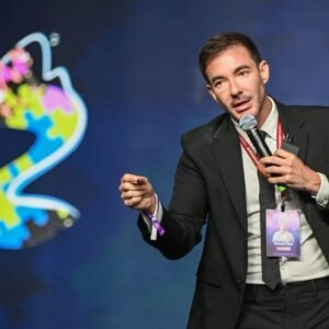 Palestra do Dr. Thiago Gusmão sobre crises agressivas no TEA na Jornada do Autismo 2026