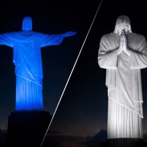 Cristo Redentor iluminado de azul no Dia Mundial de Conscientização sobre o Autismo ao lado de imagem do Cristo em posição de prece